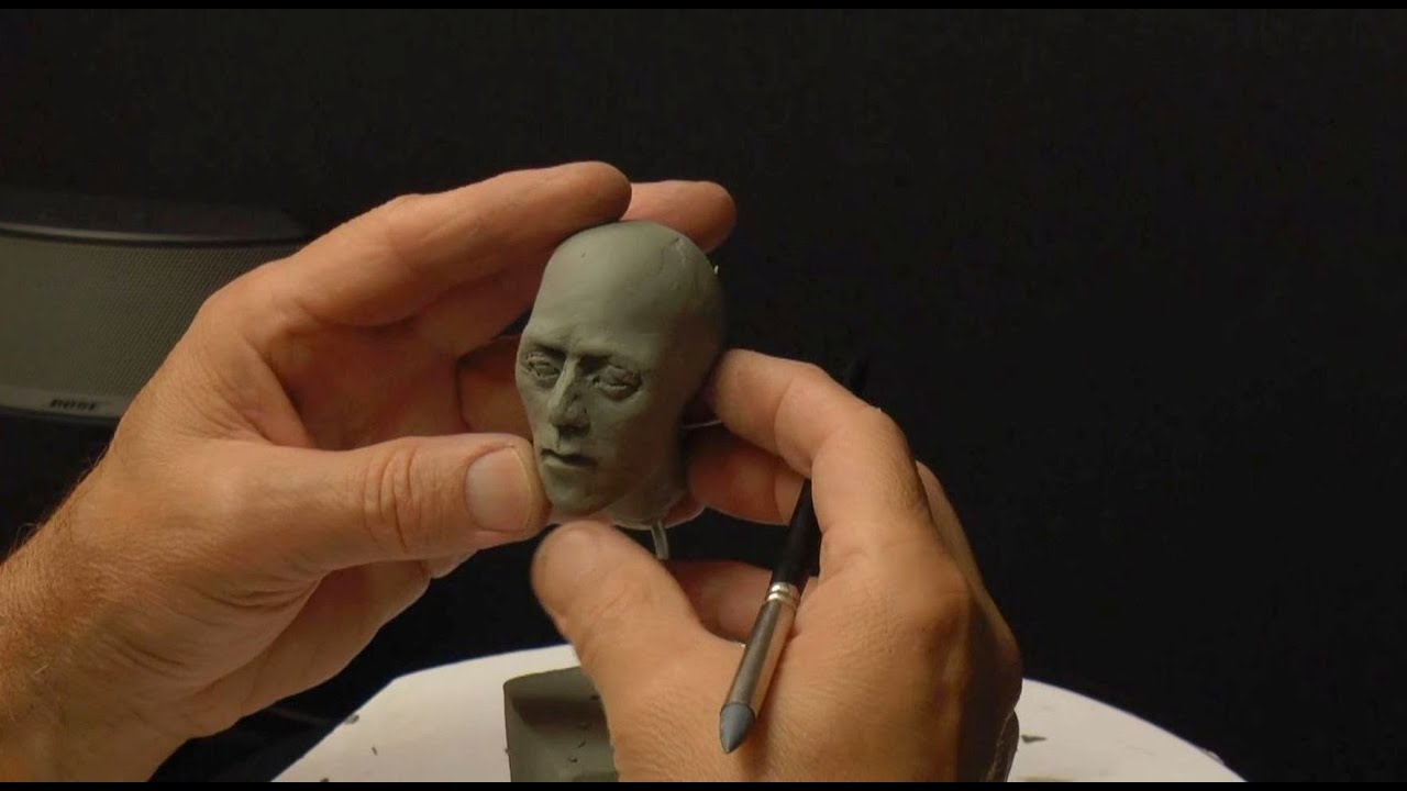 Sculpting a Female Figure 03