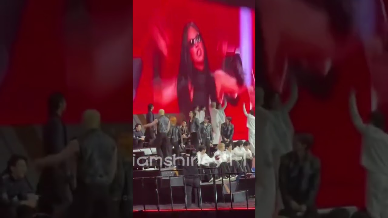 Stray Kids react jennie 