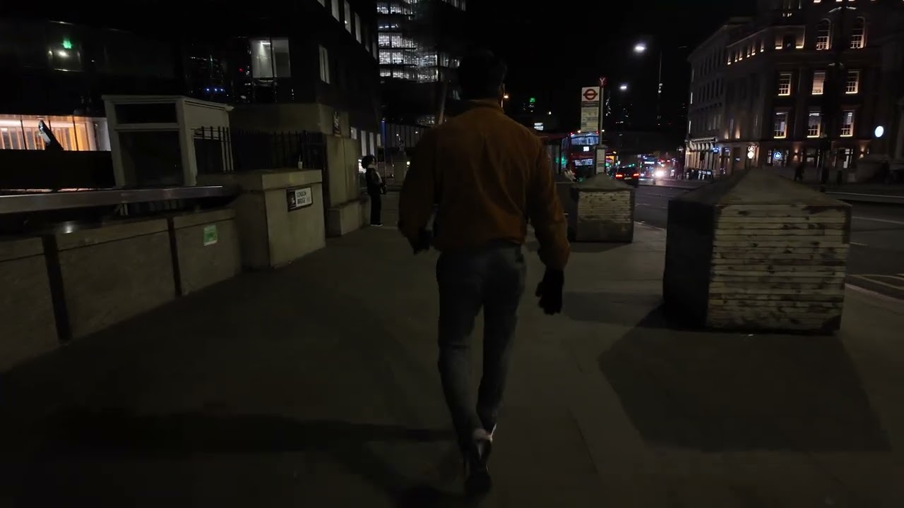 Walking Tour: From Thames Street via London Bridge to London Bridge Station - Jan 2026