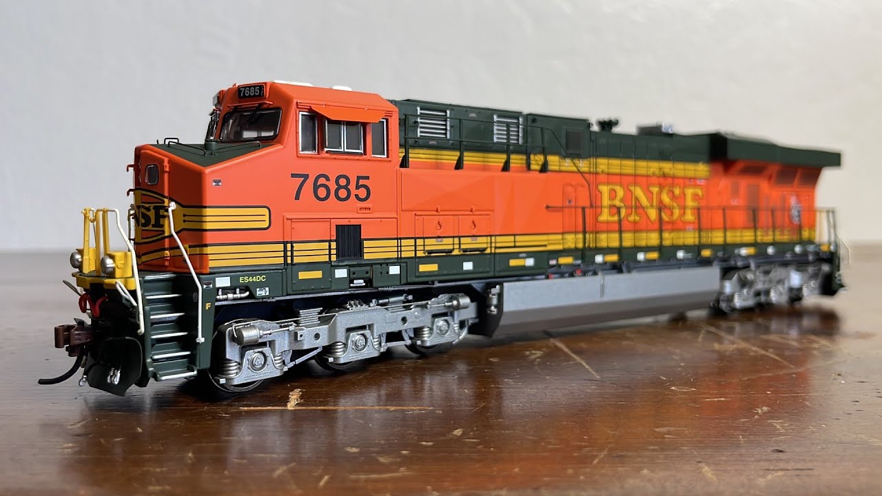 Обзор BNSF ES44DC (Athearn Genesis)