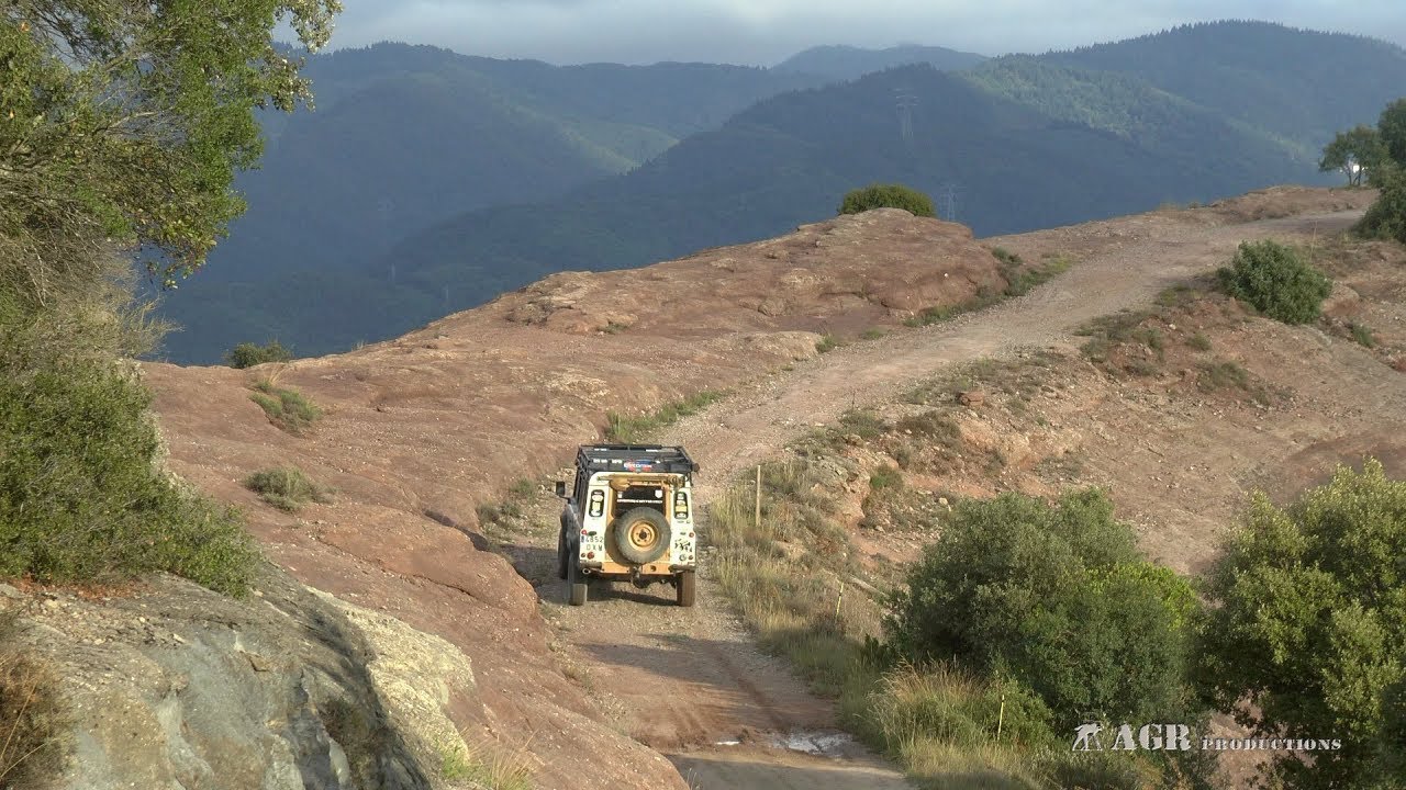 LAND ROVER DEFENDER ANOTHER DAY IN PARADISE