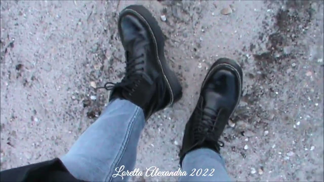 ASMR / Walk in black platform boots Super Mode ( Sounds of heels ) 👢