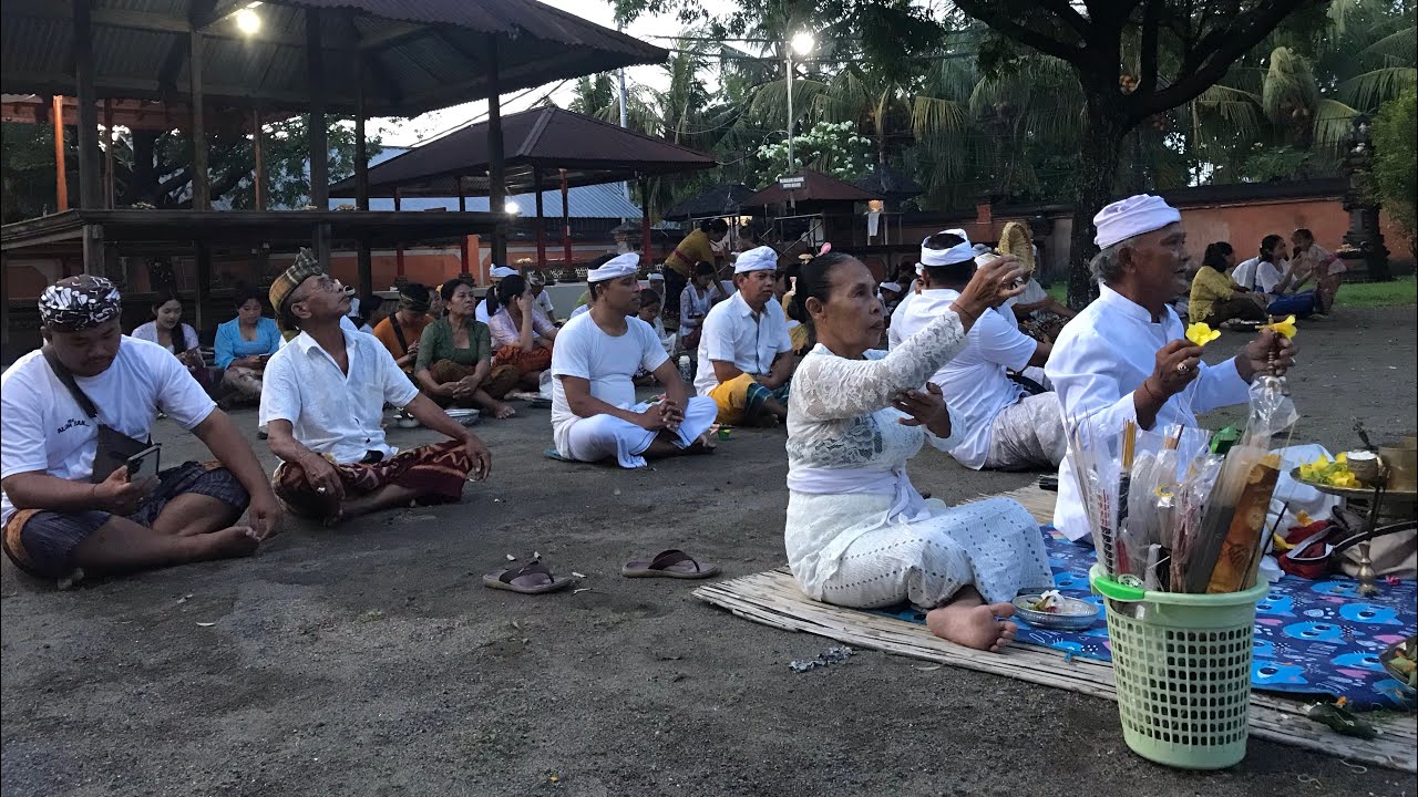 Sembahyang bersama di pura meru,krg kecicang,hari purnama kesanga,3 Maret 2026.
