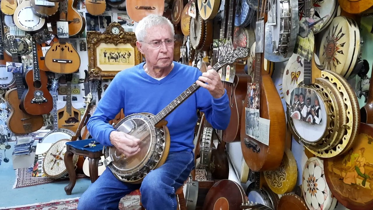 G. Amendt testing PARAMOUNT STYLE A tenor banjo