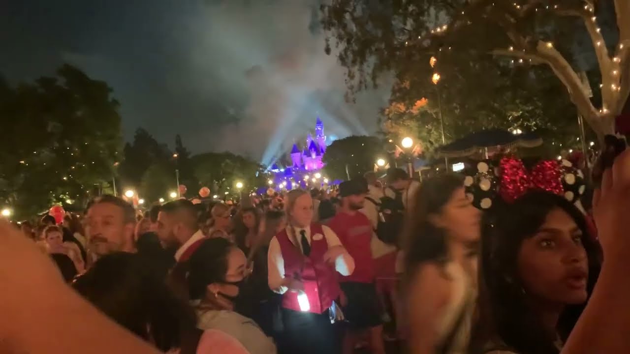 DISNEYLAND FOREVER FIREWORKS 2022 MICKEYS MIXED MAGIC FIREWORKS#disneyland #fireworks #mikeymouse