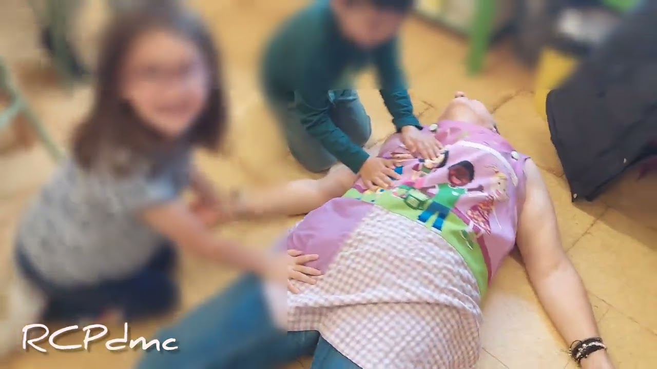 RCP DESDE MI COLE: profe de 3° de Infantil simula un desmayo