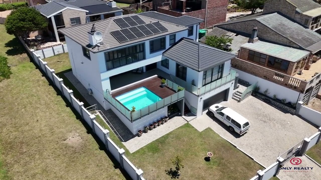 SPACIOUS  UPMARKET  HOME WITH ITS OWN LIFT ,AND PERMANENT STUNNING SEA AND MOUNTAIN VIEWS .