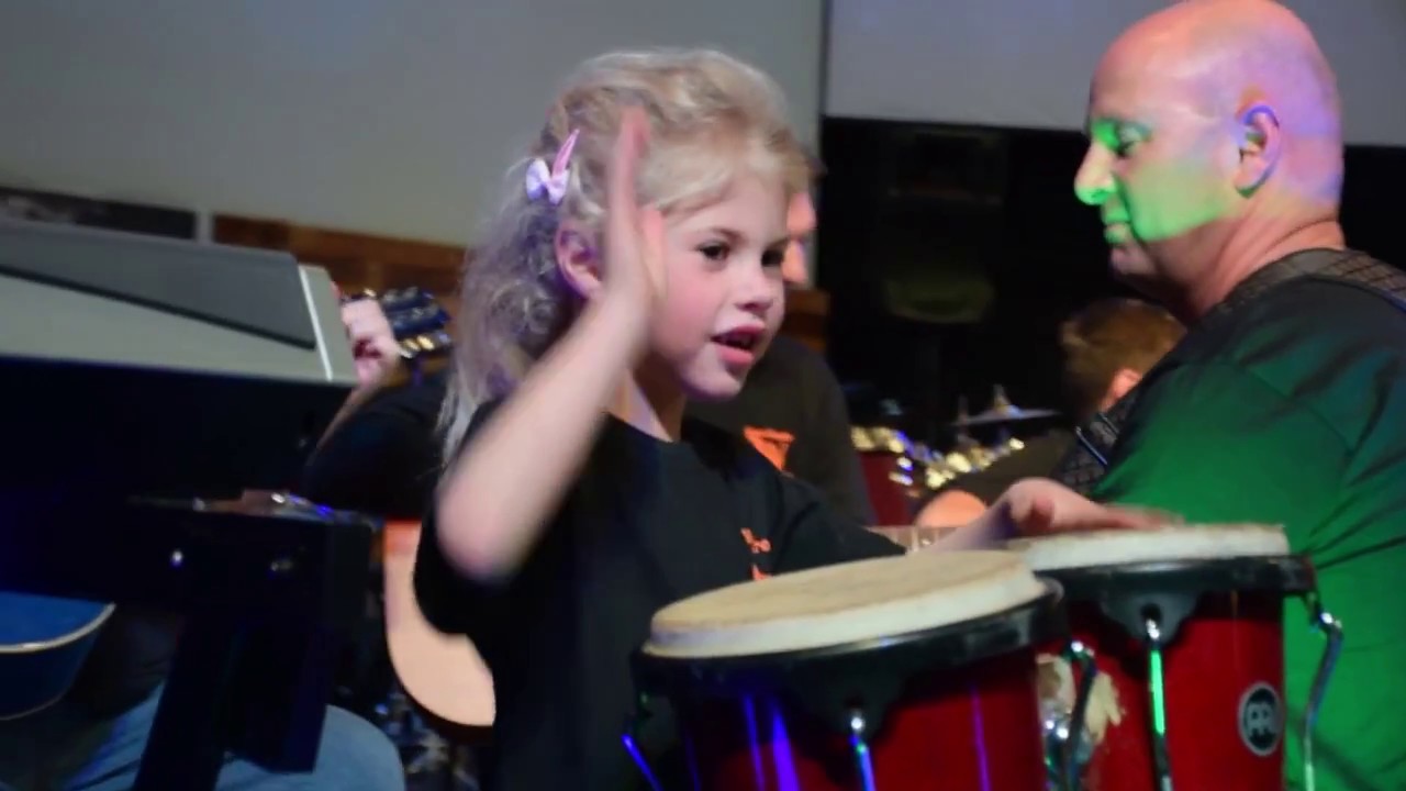 BAD MOON RISING LIZA DU PLESSIS HANS DROM KITAAR PROJEK DOXA DEO KONSERT 2017 GROUP DRUMMING GUITAR