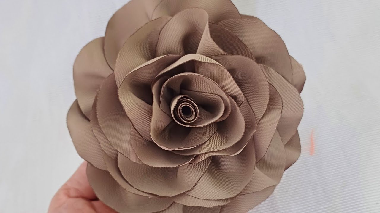 flor muito fácil de fazer,flores de tecido #artesanato #flowers #tutorial flor diferente