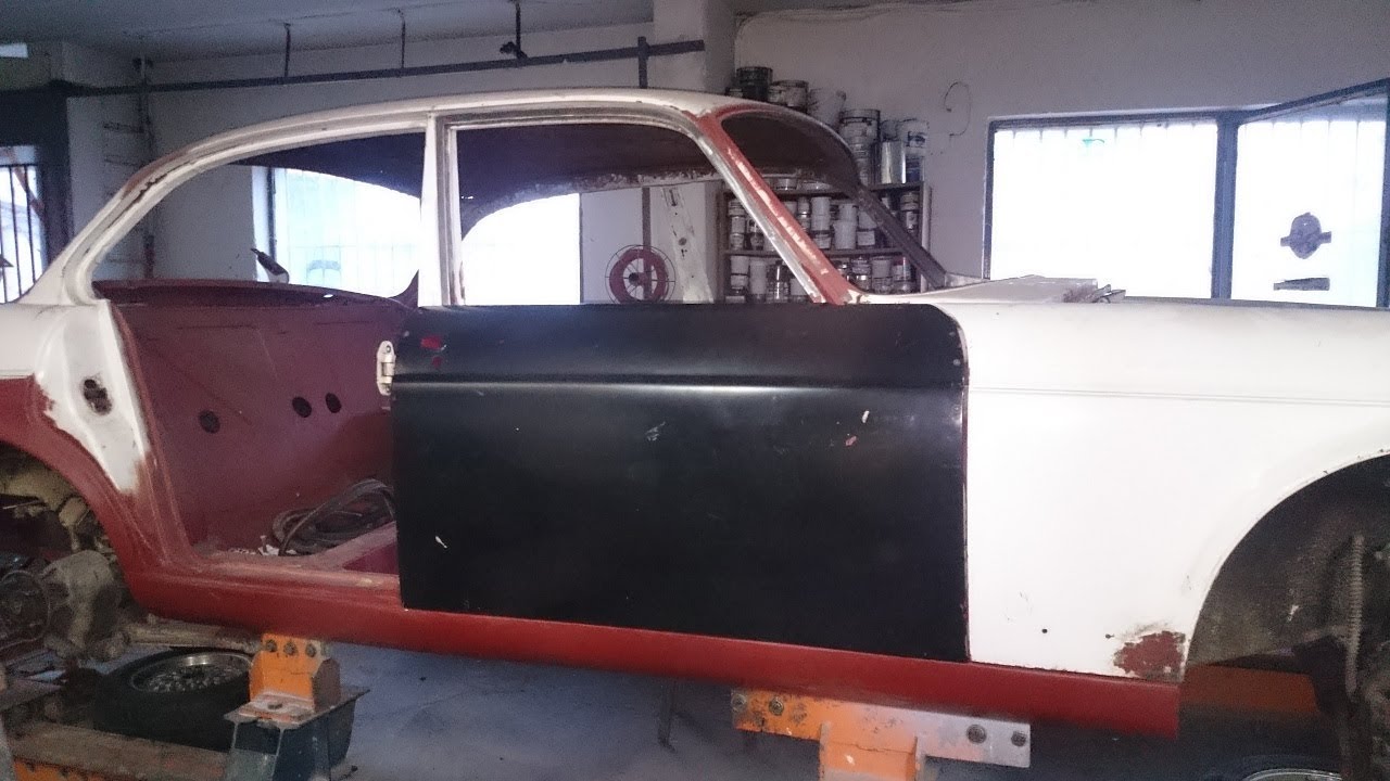 Jaguar XJ6 Series 1 Restoration Year 2
