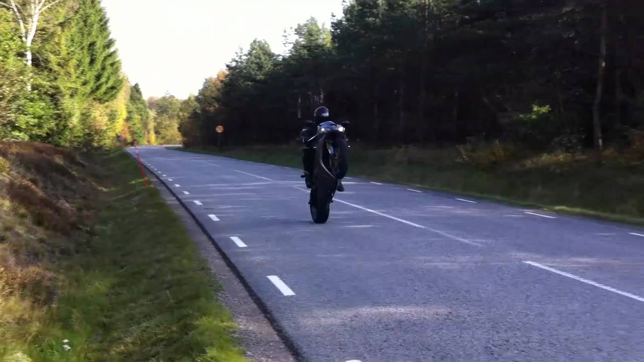 Triumph Daytona 675 wheelie and Two Brothers exhaust fly by!