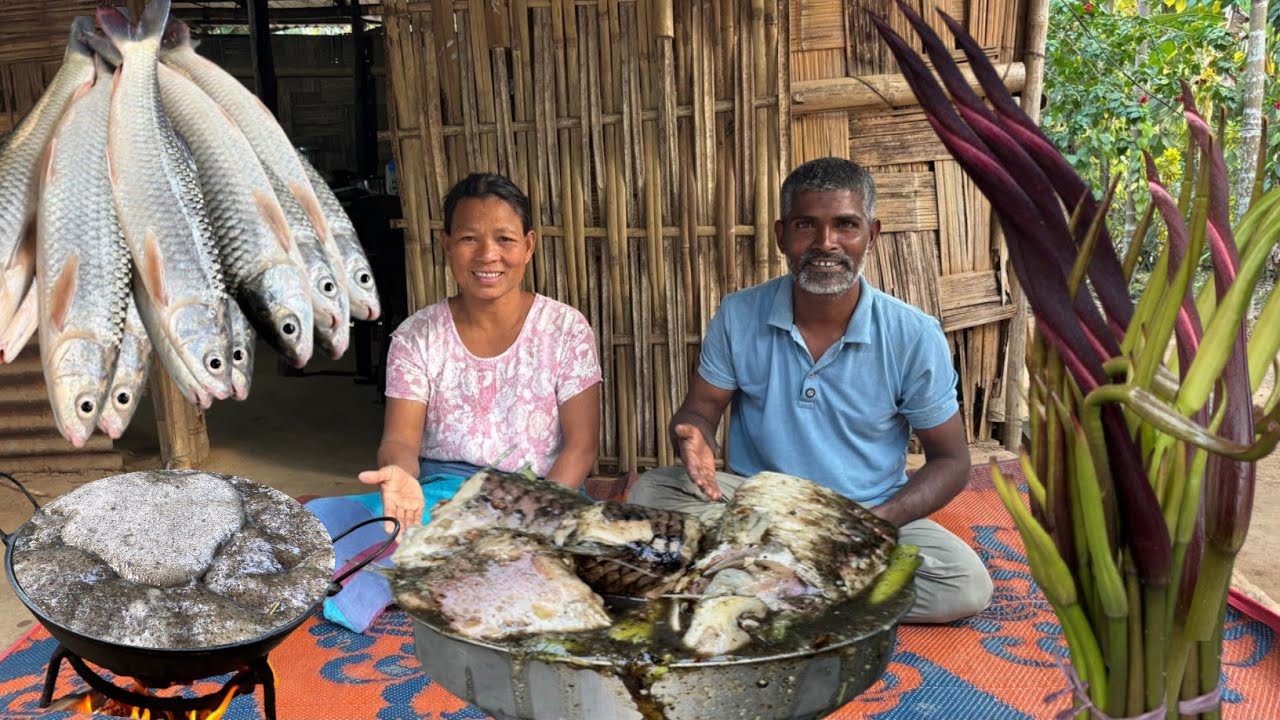 Fish And Cooked With Lasia Flower | Meghalaya Village Style Fish Curry 