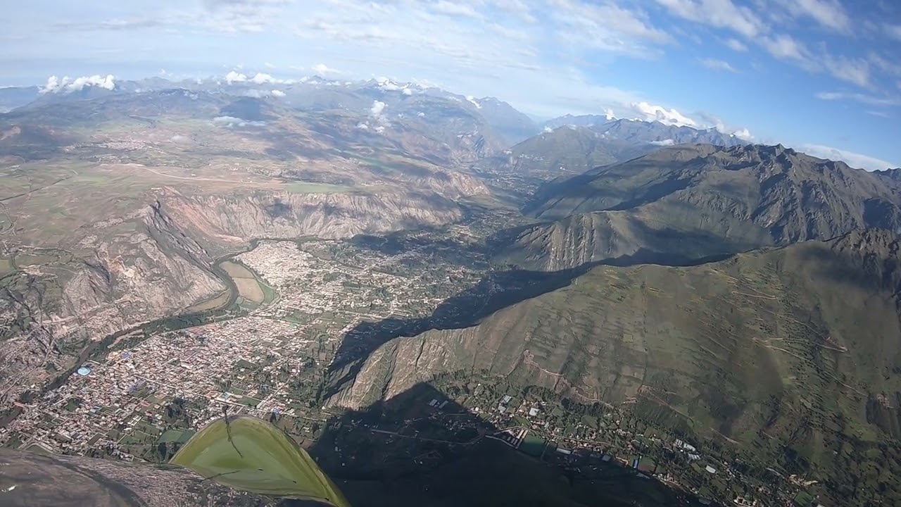 URUBAMBA Y AEROPUERTO INTERNACIONAL DE CHINCHERO CUSCO 23 ABRIL 2023 ULTRALIGERO BEAVER RX550.