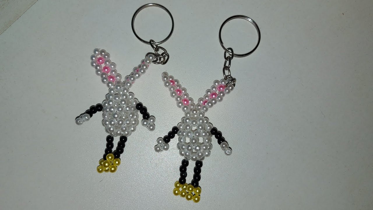 Chaveiro Ovo com Orelhinha de Coelho de Perola by: Jéssica Renata