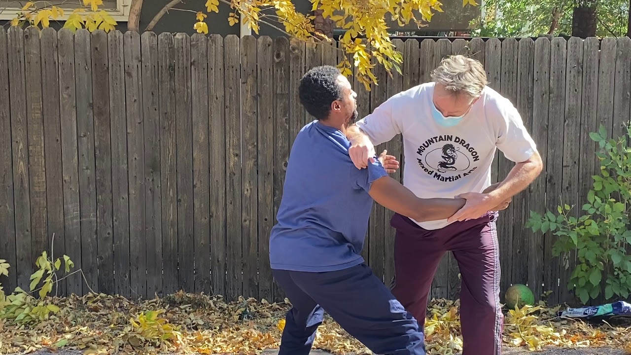 How to use Wing Chuns defensive grappling (anti-grappling) Mid gate by Sifu Martin Kelly