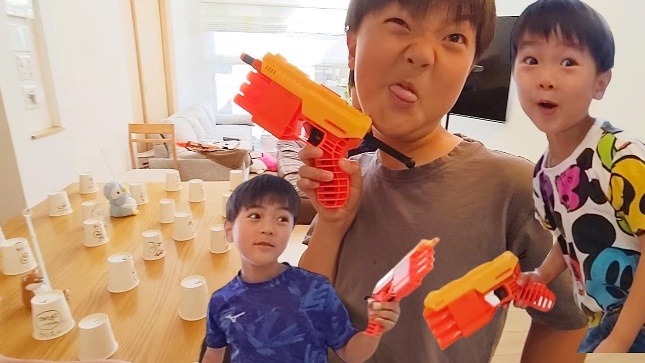 ナーフNERFで射的ゲーム  泣いて怒ってわがままどんちゃん  景品はお菓子 NERF 　#1925