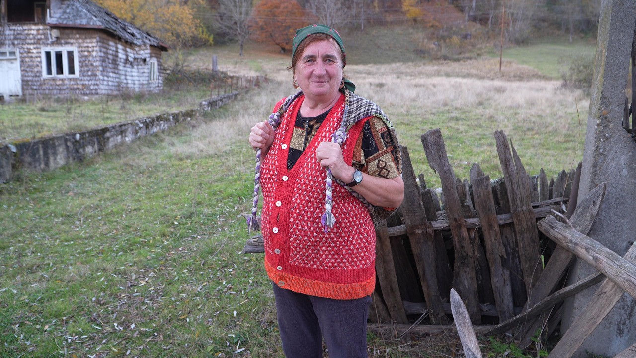 Doar 15 familii mai trăiesc în cel mai izolat sat din Gorj. Tu ai putea locui aici?