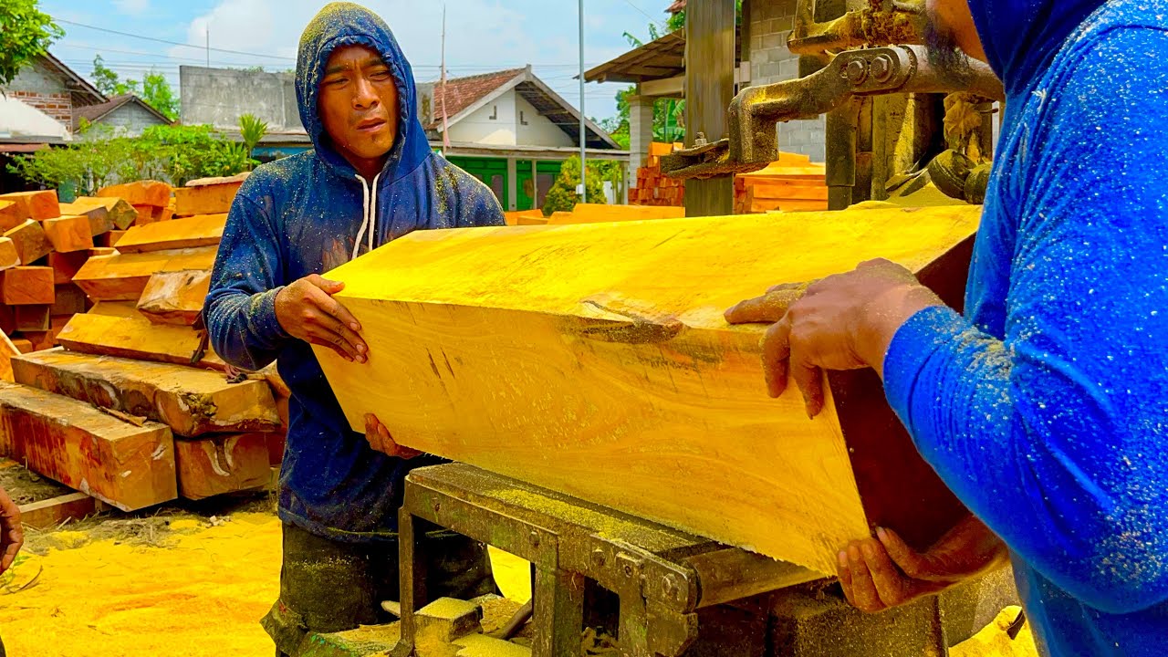 TOO LUXURIOUS!! Sawing Exotic Jackfruit Wood with a Custom-Made Bandsaw