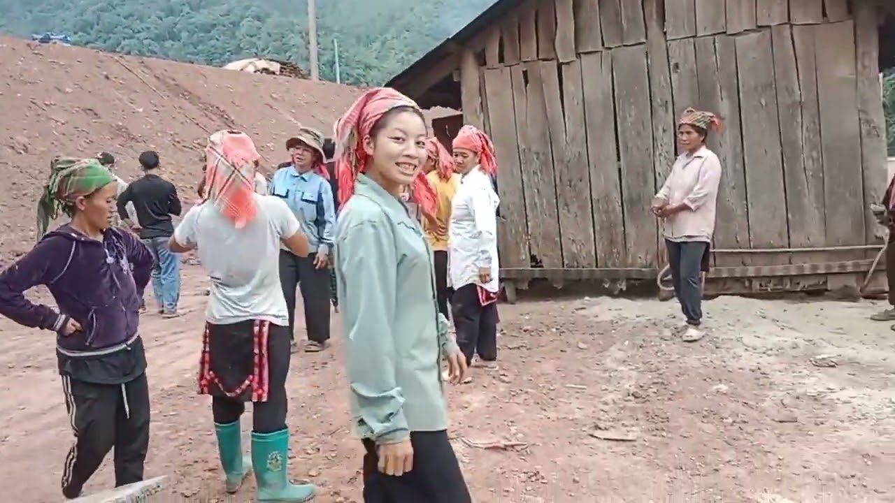 những căn nhà cần chuyển gấp cuối cùng để hoàn thiện mặt bằng đầy tiếng cười