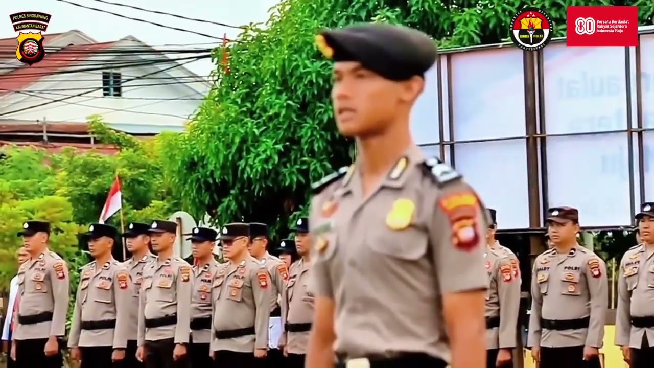Briptu Muhamad Gilang Persada Terima kenaikan pangkat luar biasa di Polres Singkawang