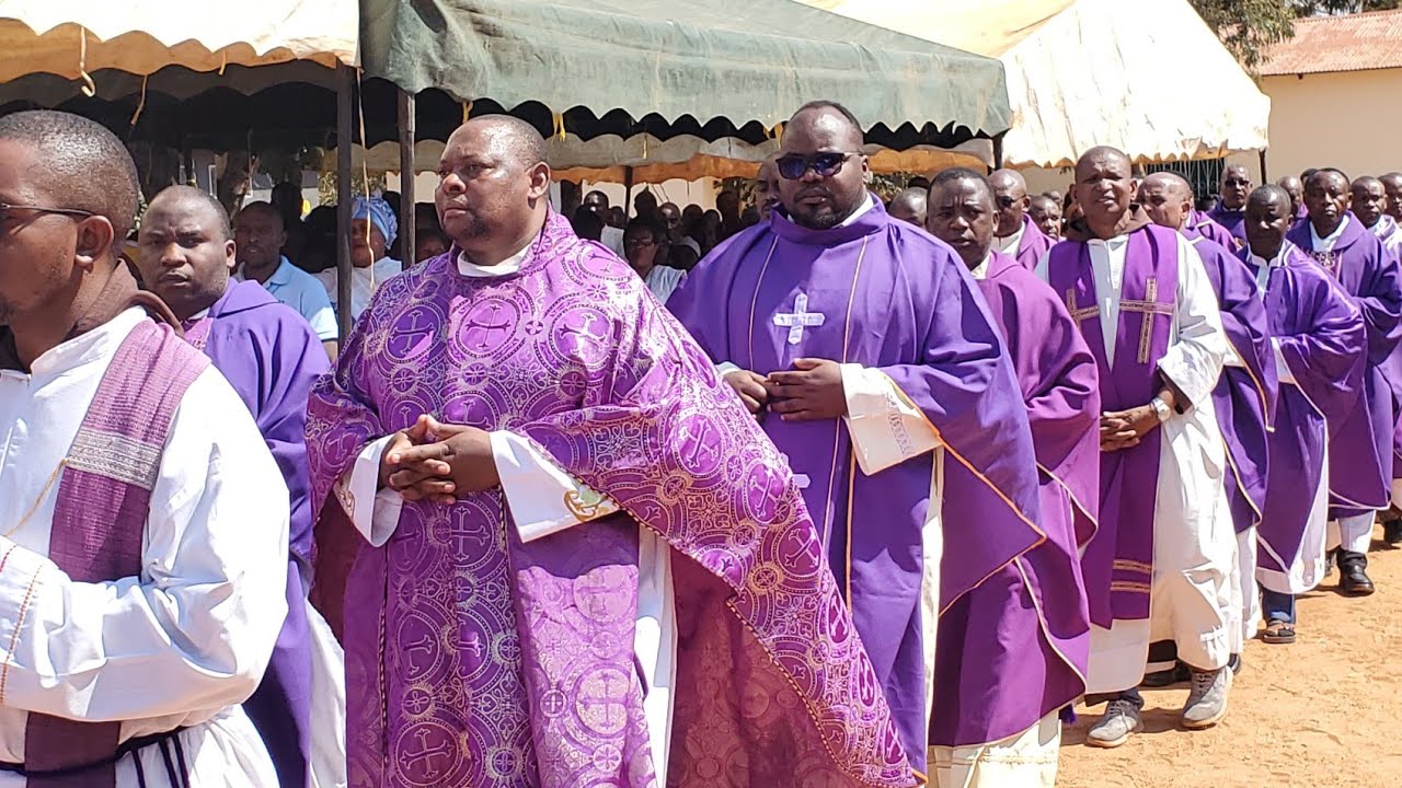MISA TAKATIFU YA MAZISHI YA PADRE MARTIN MTAKI OFMCAP KUTOKA PAROKIA YA KONGWA JIMBO KUU DODOMA. 
