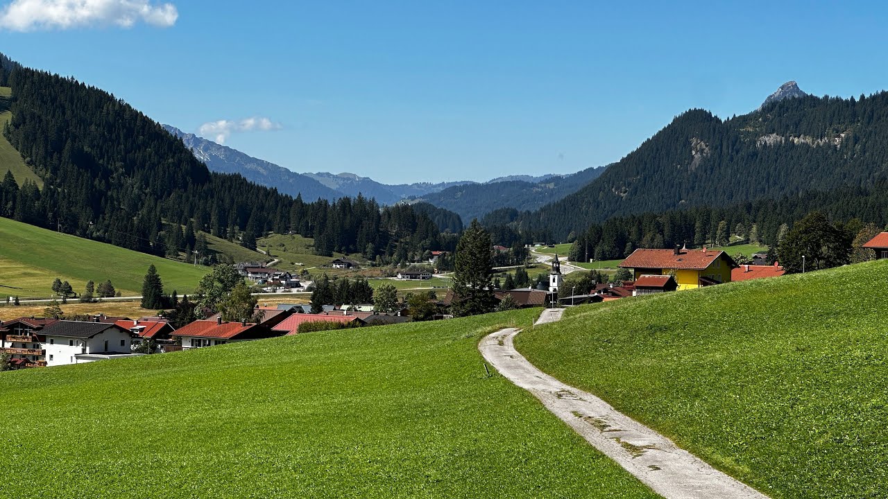 Wandern im Tannheimer Tal - Vom Haldensee nach Nesselw&auml;ngle (Talwanderung mit sch&ouml;nem Ausblick)