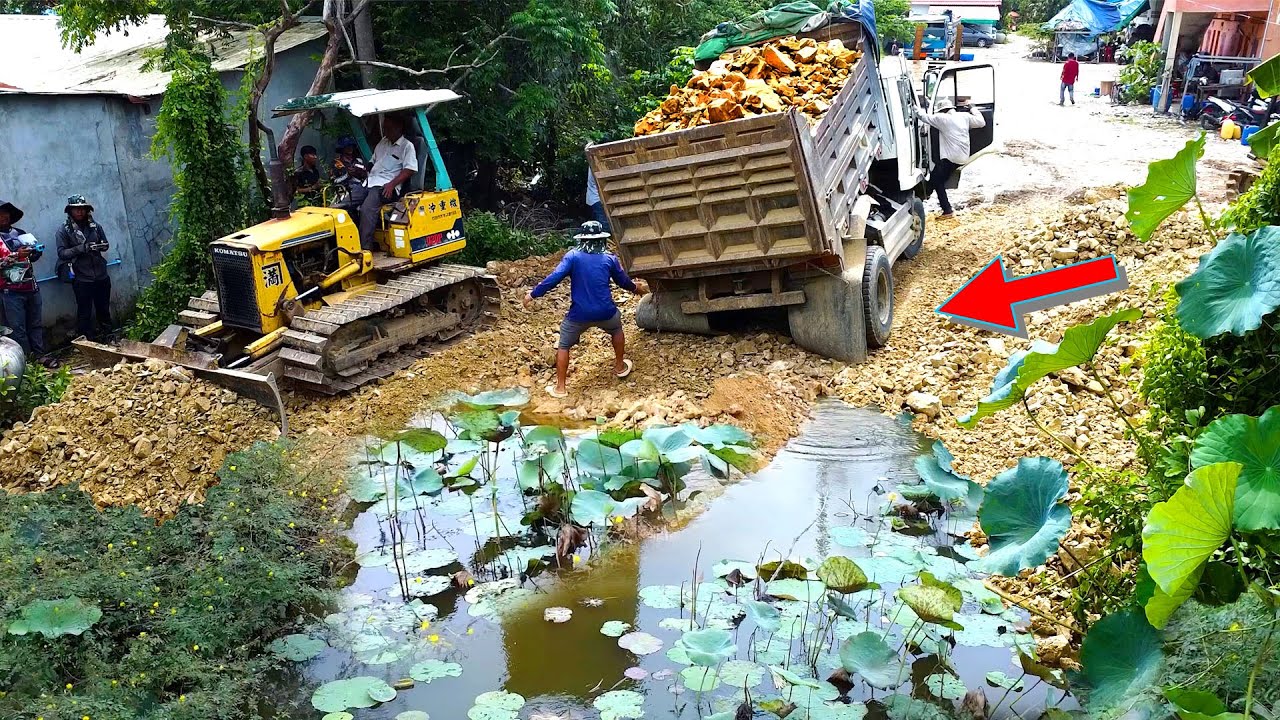 Incredible Work!! Transforming a Landfill Dumping & Dozer in Action!