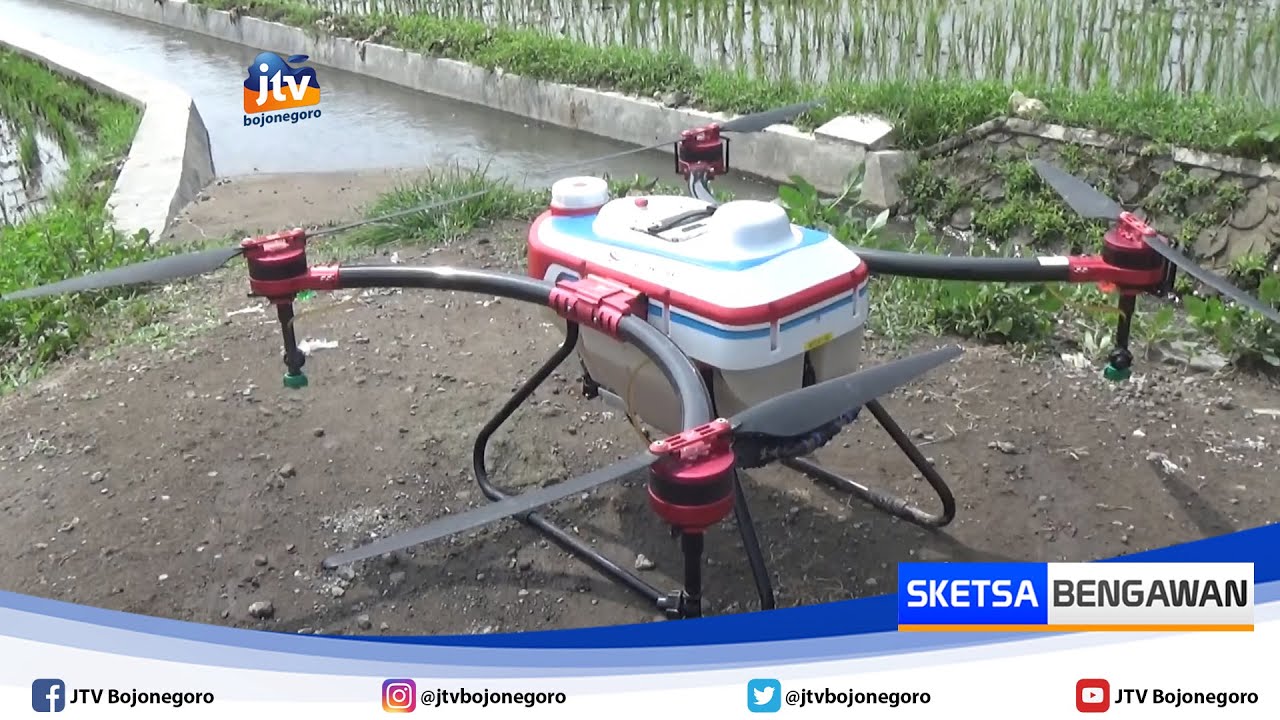 Petani Di Jombang Mulai Tertarik Manfaatkan Drone Penyemprot Hama