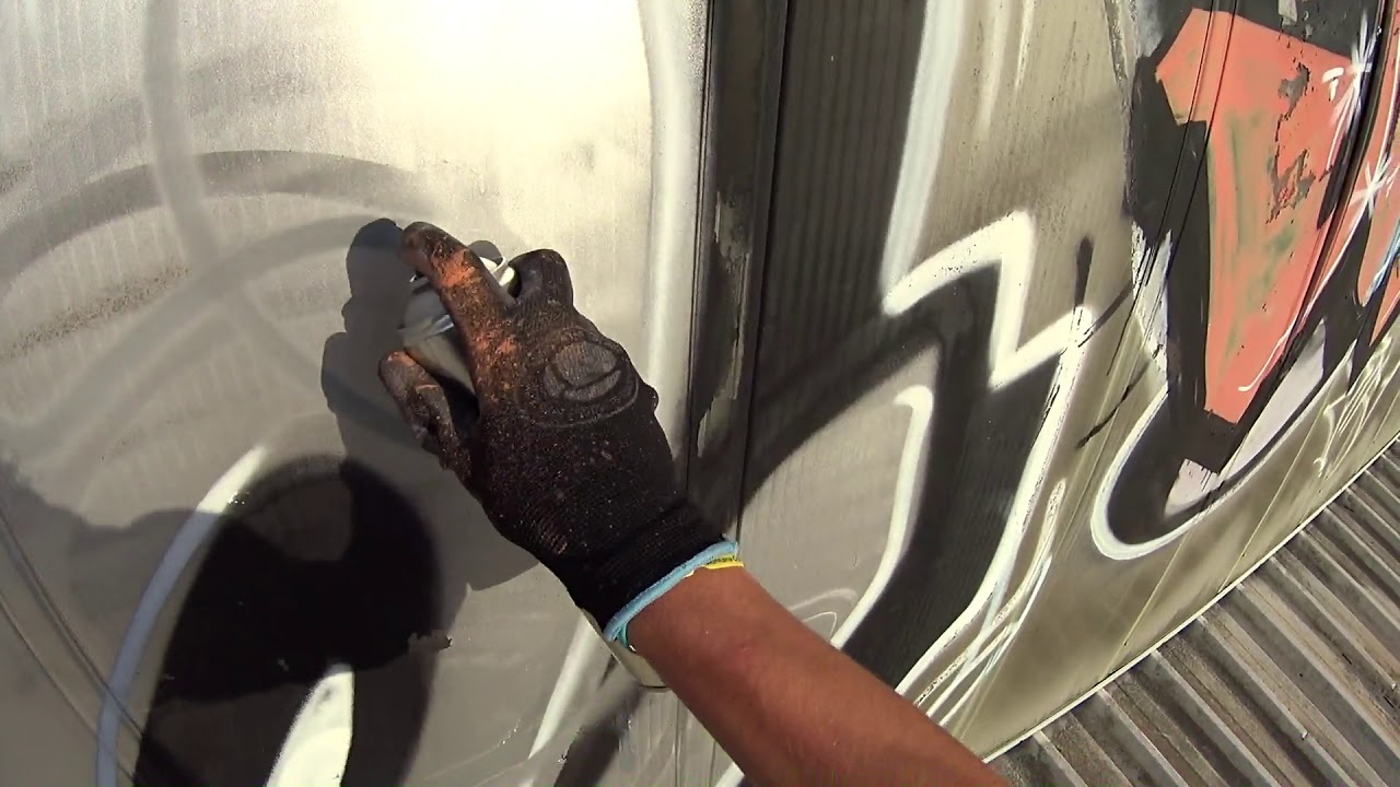 Reblis Graffiti Lifestyle #6 - Color piece w/ Reks, rooftop chrome bombing and police. POV