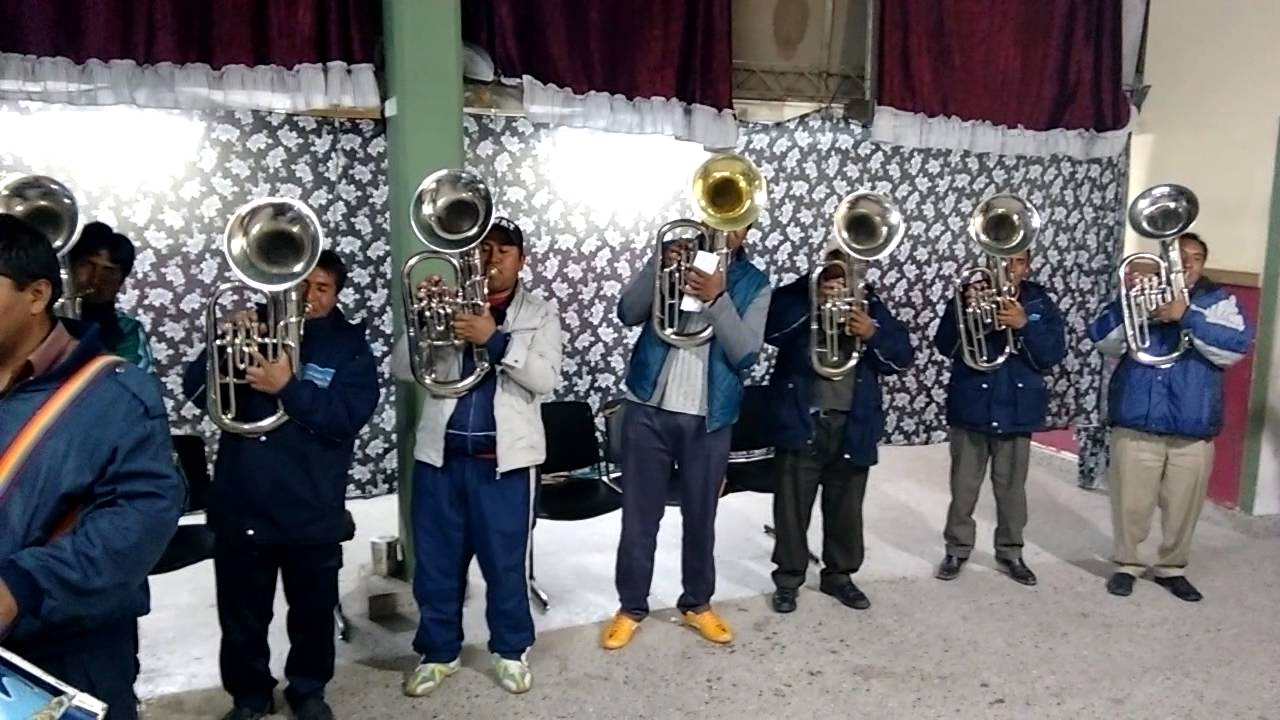 Frat. Tobas celina con la banda súper milenio