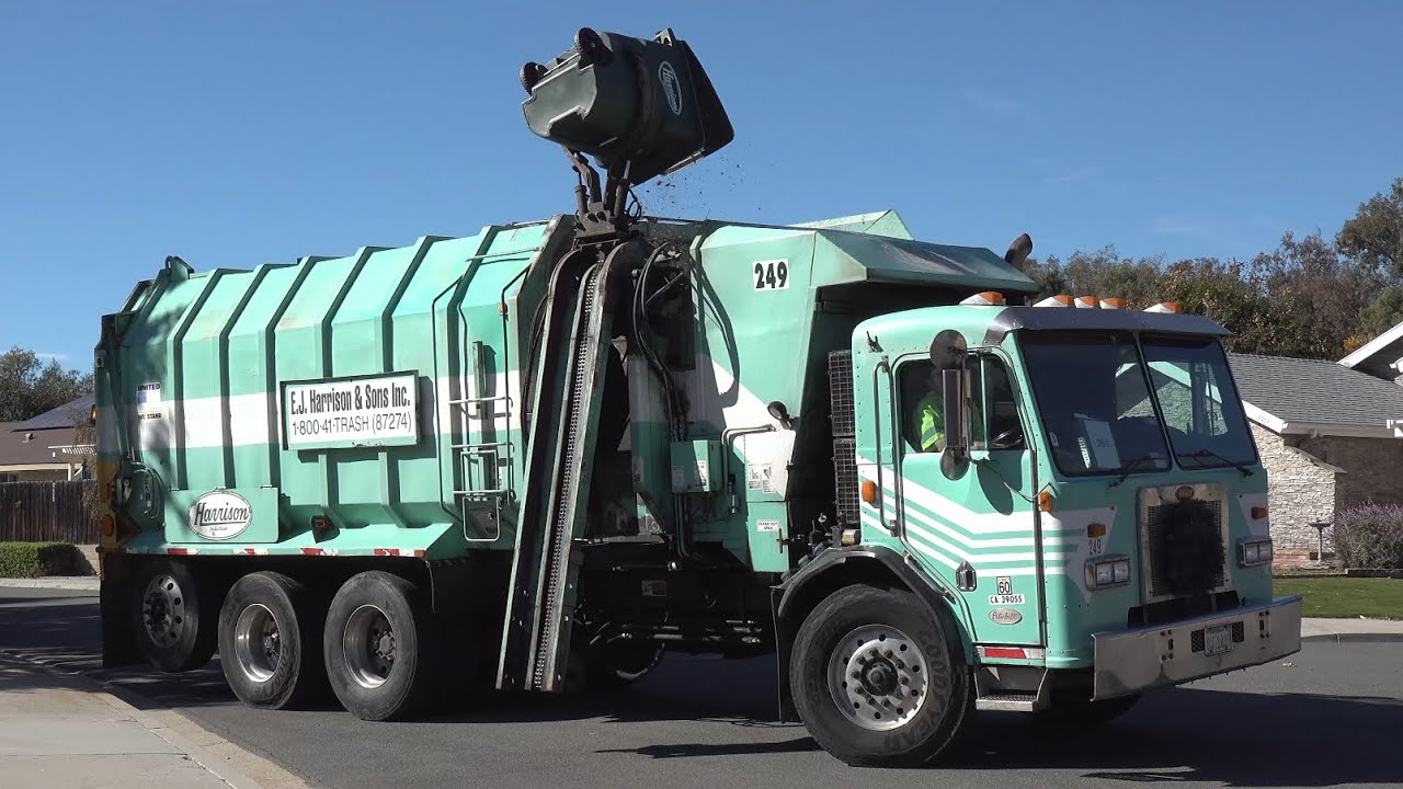 EJ Harrison & Sons Revvin’ Ex LA Peterbilt 320 Amrep Octo Garbage Truck