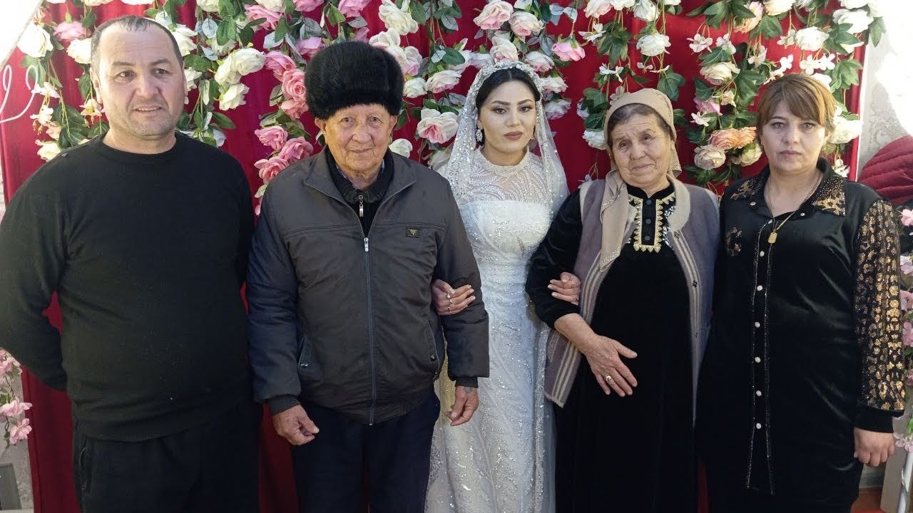 Parsez mahallasida Sanat ogʻomiz Gulnora biyimizni suyukli qizi Sabinaxonni qizlar bazmiga tashrif