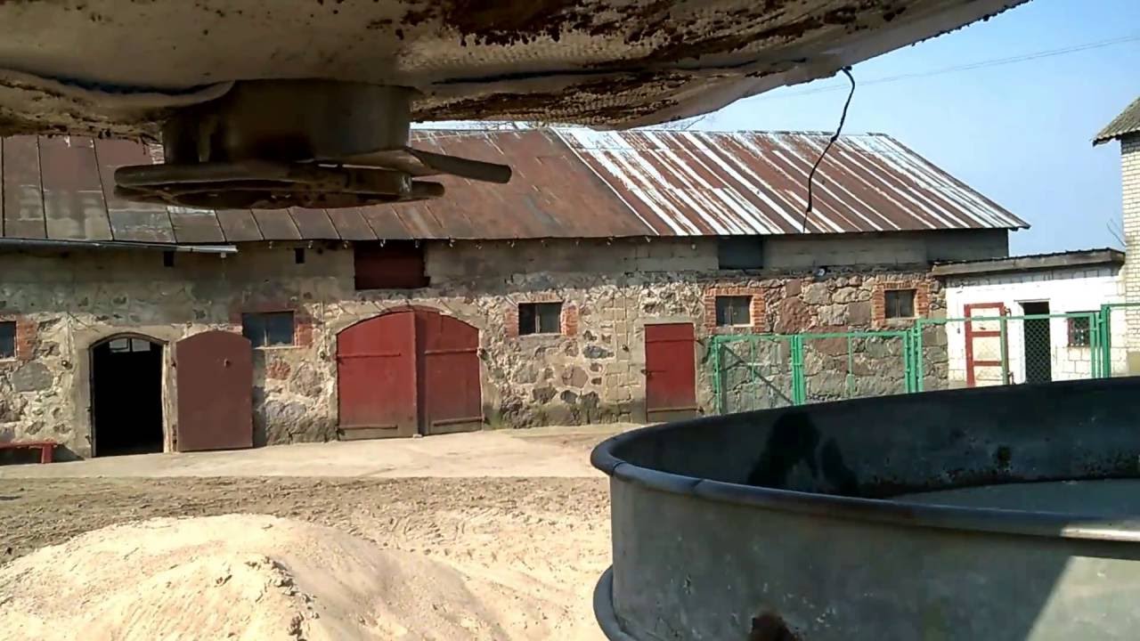 Sypanie nawozu do lejka