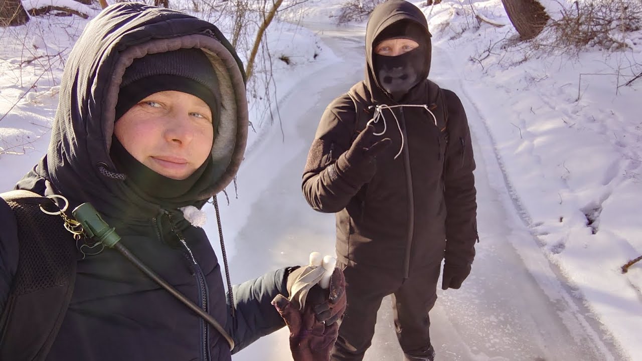 Прогулянка по замерзлій річці..