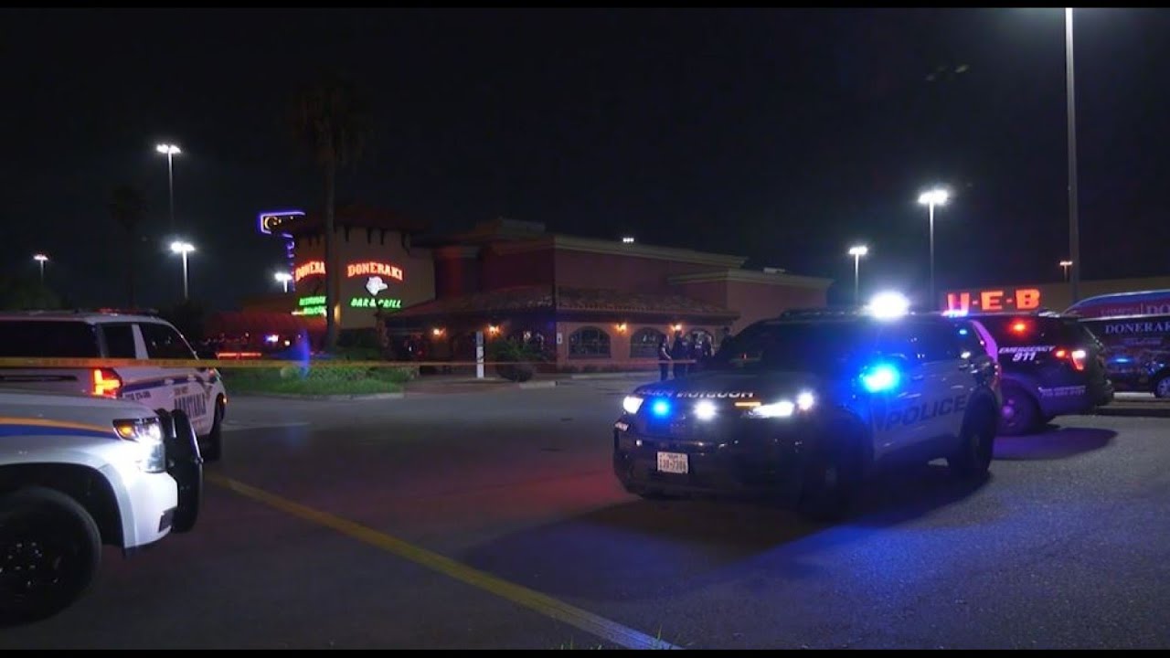 Man fatally shot by investigator after trying to attack him with tire iron outside of SE Houston...