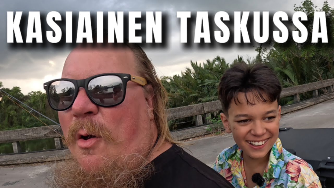 Housuista löytyy mato. Oikein kunnon kasiainen.