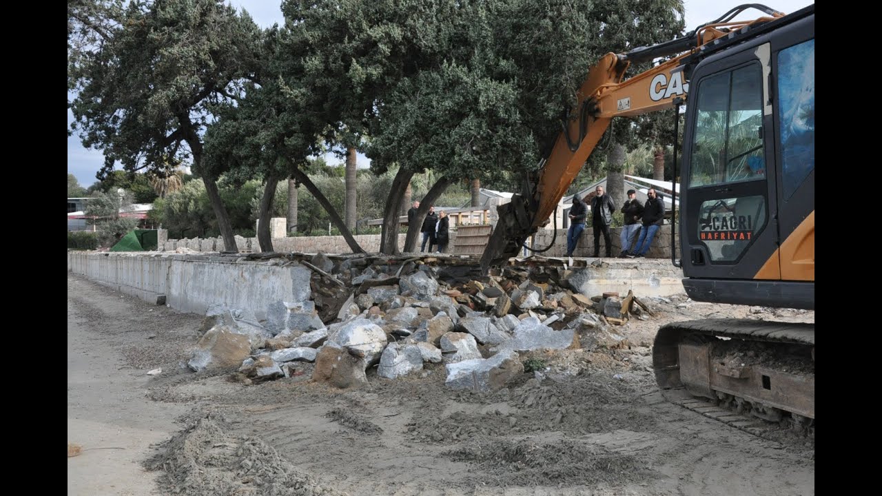Didim’de Kaçak Yapılar Yıkılıyor