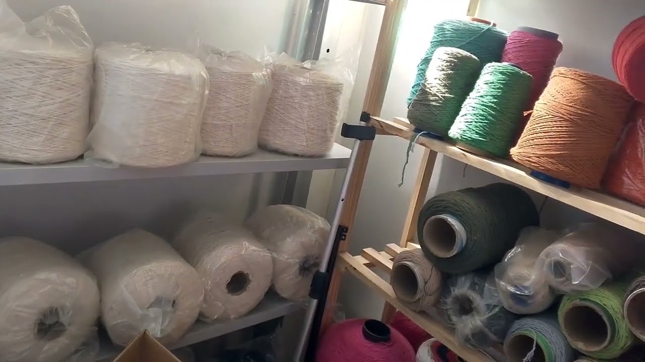 Montando meu ateliê. Telhado e lateral finalizados.Organizando prateleiras 