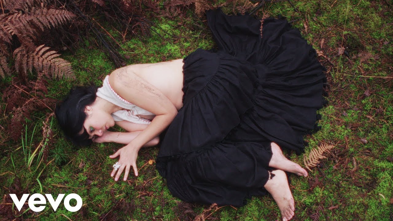 Bat For Lashes - The Midwives Have Left (Official Visualiser)