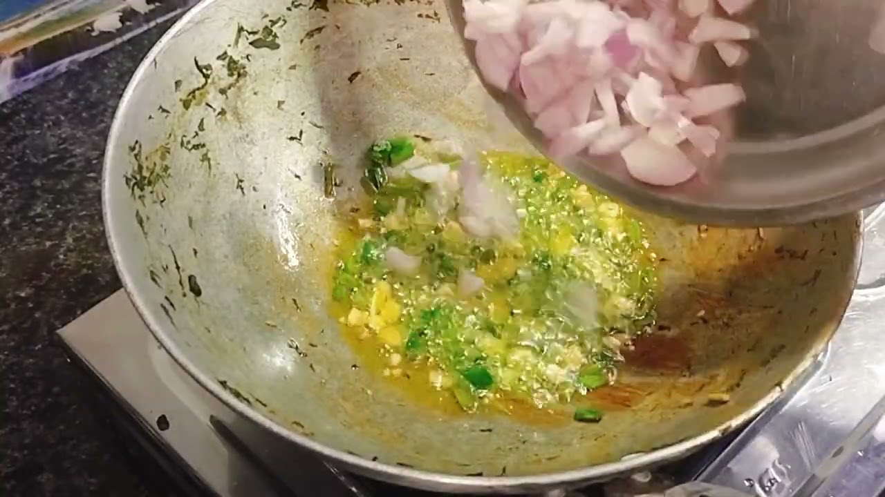पालक और आलू का साग साथ में पानी वाली रोटी खा कर मजा आ जाएगा | #recipe #food || Palak aloo saag || #🙏
