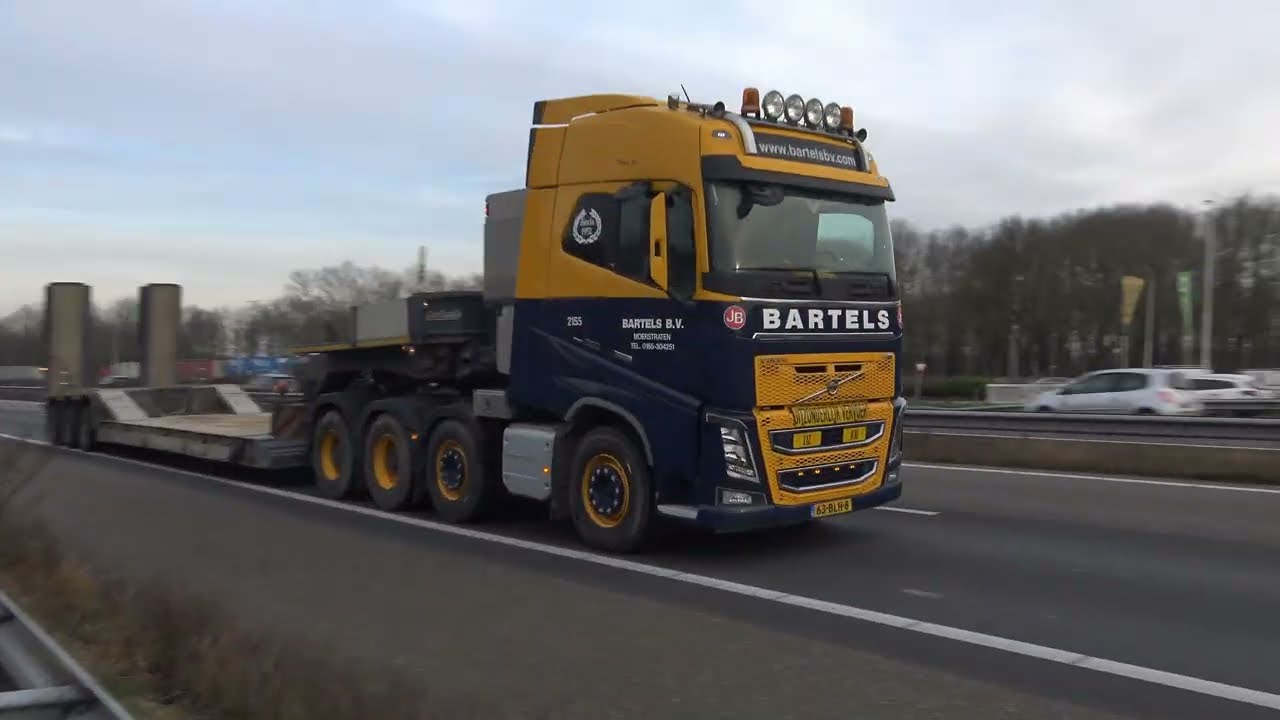Volvo on the road 177