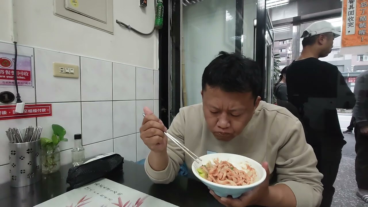 原來這就是撖麵！喜歡吃麵的應該會喜歡這樣的口感，滷味也蠻好吃的！