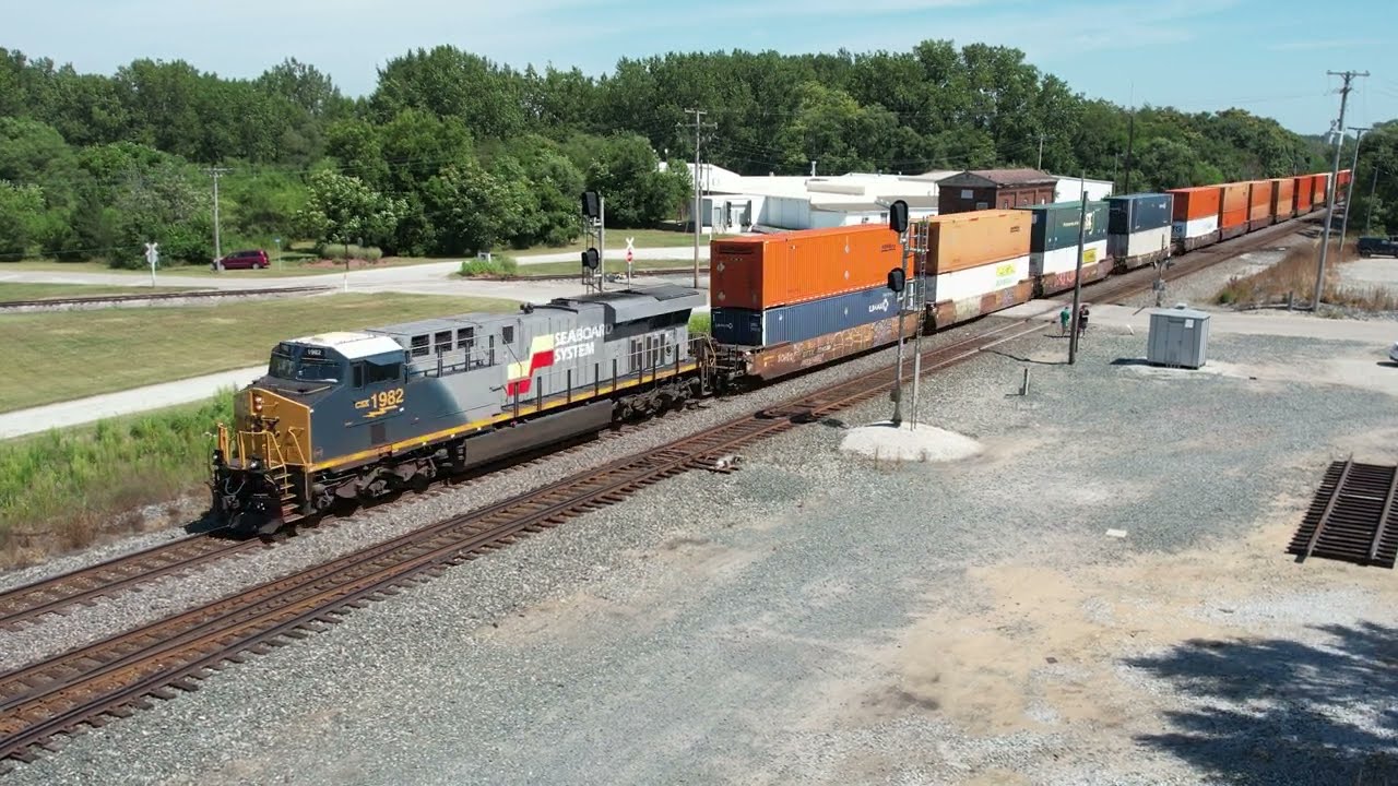 CSX Seaboard System Heritage Unit 1982 at Walkerton, IN 9/2/23 Train I-015