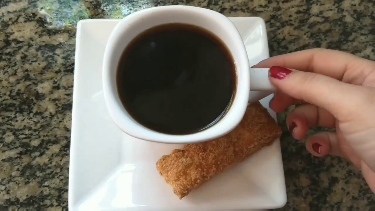 Café simples e gostoso no coador de pano