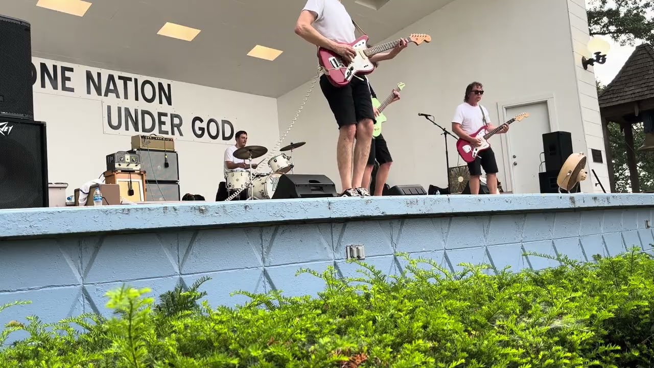Illinois gig set 1 Surf Zombies