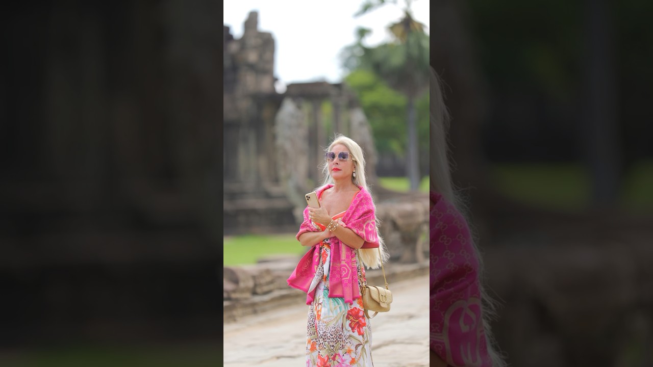 Take a picture of cool style lady #streetphotograpy #vrphotography #angkorwat #viralvideo #photos