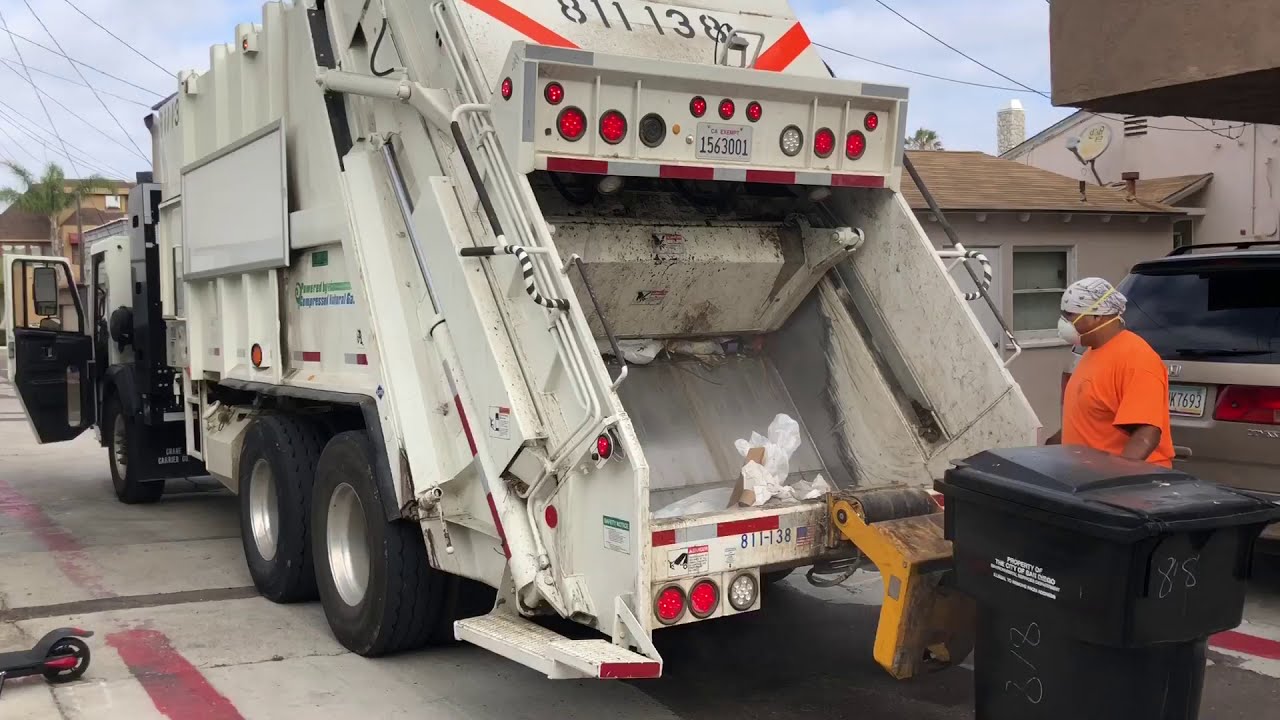 San Diego ESD in Mission Beach - 25yd Pak-Mor Collecting Trash Part 1