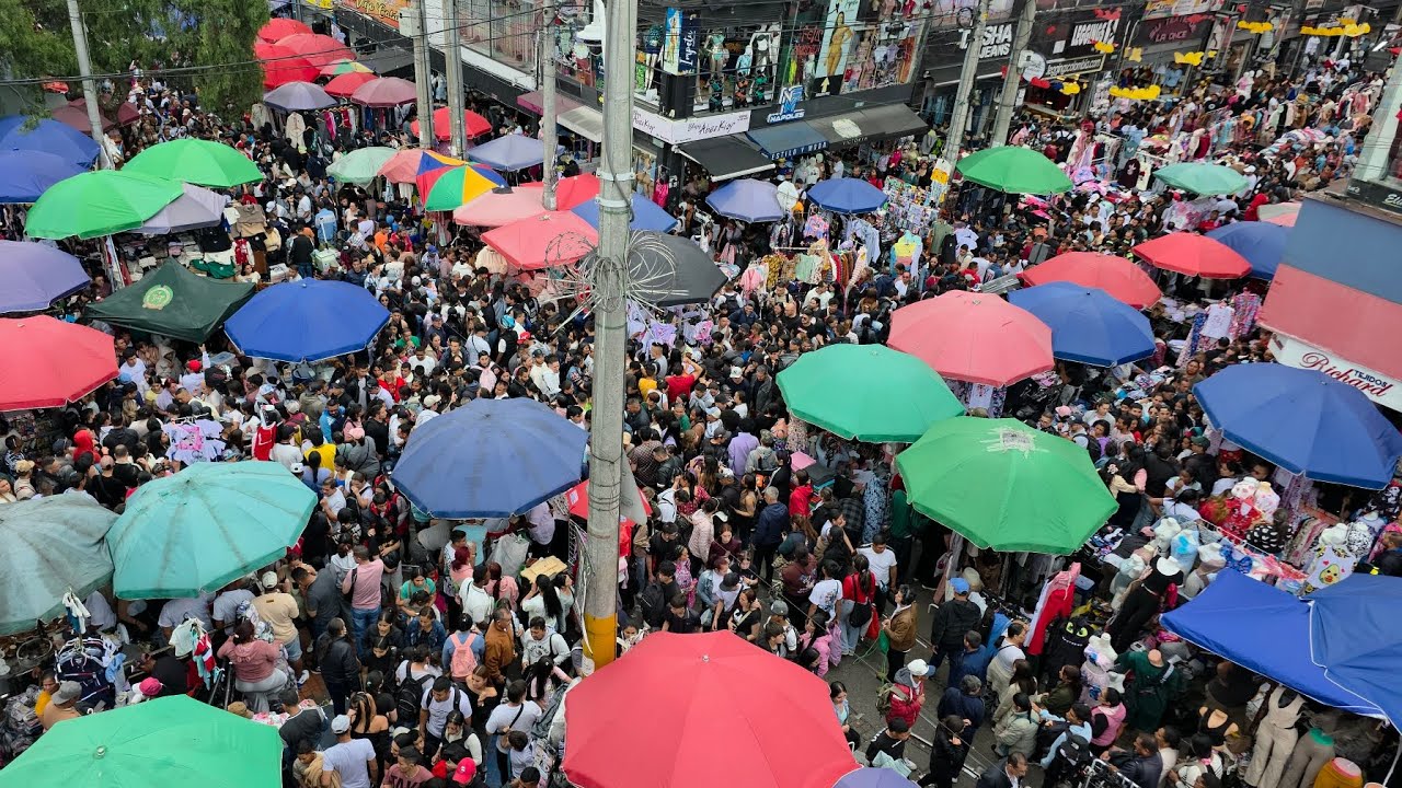 ASÍ ESTA EL CENTRO DE BOGOTÁ ¡CAOS TOTAL EN SAN VICTORINO! 😱 CALLES COMPLETAMENTE LLENAS DE PERSONAS