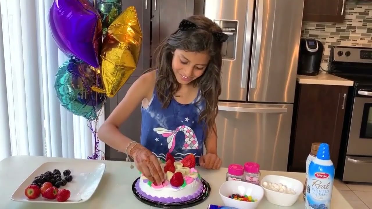 Deema y Sally hicieron una tarta de cumpleaños | Vídeo divertido para niños