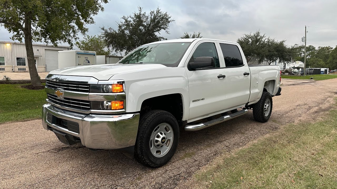 2017 Silverado 2500HD 6.0L V8 inside and outside video